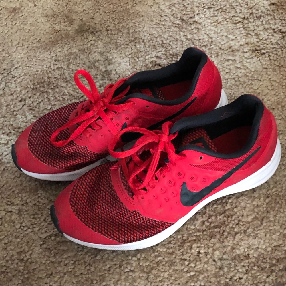 Nike downshifter size 5y like new